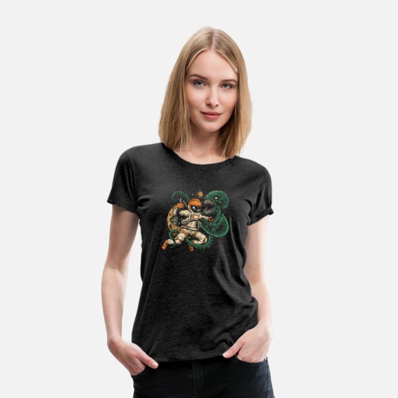 ASTRONAUT FIGHTS OCTOPUS Classic T-Shirt