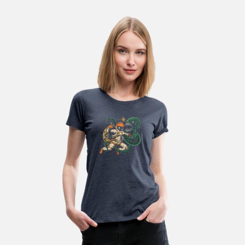 ASTRONAUT FIGHTS OCTOPUS Classic T-Shirt