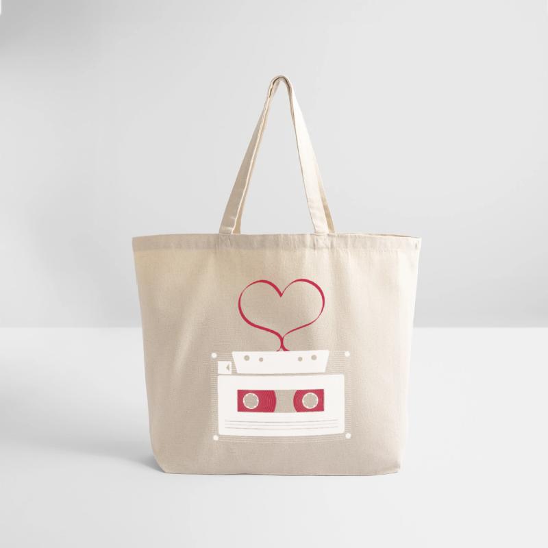 Cassette with heart - love for the old tape